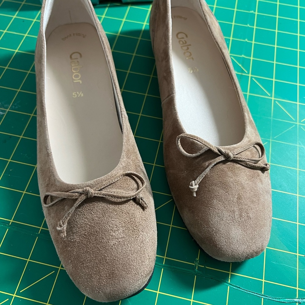 Gabor Women's Tan Suede Ballet Flats size 8
